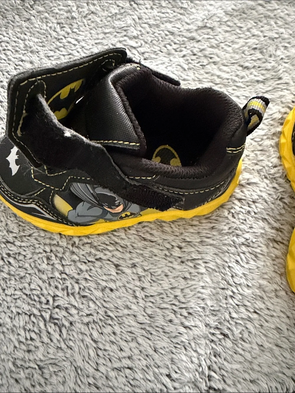 Batman Kids' Black & Yellow Sneakers Toddler Size 6